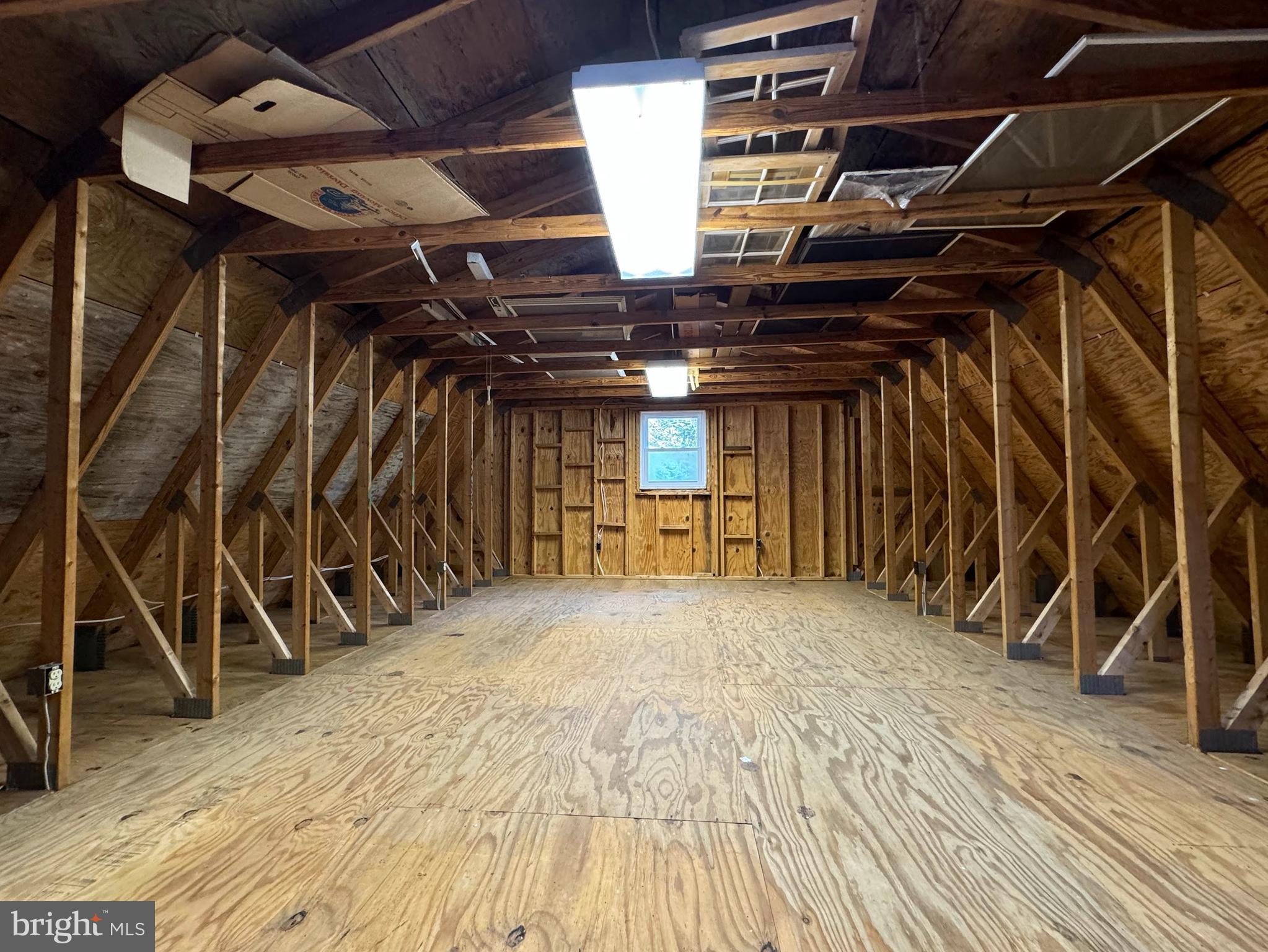 AVON CREST - Residential