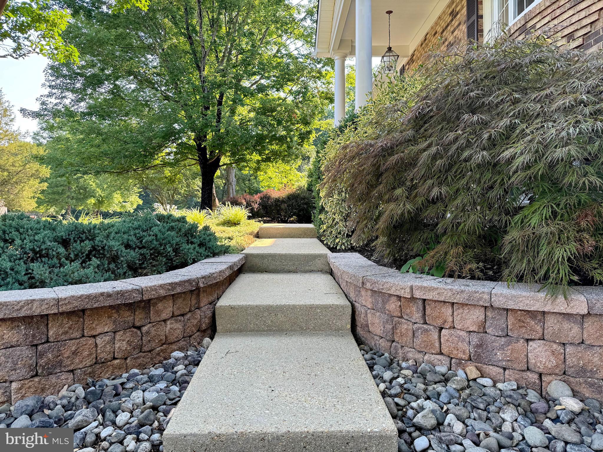 AVON CREST - Residential