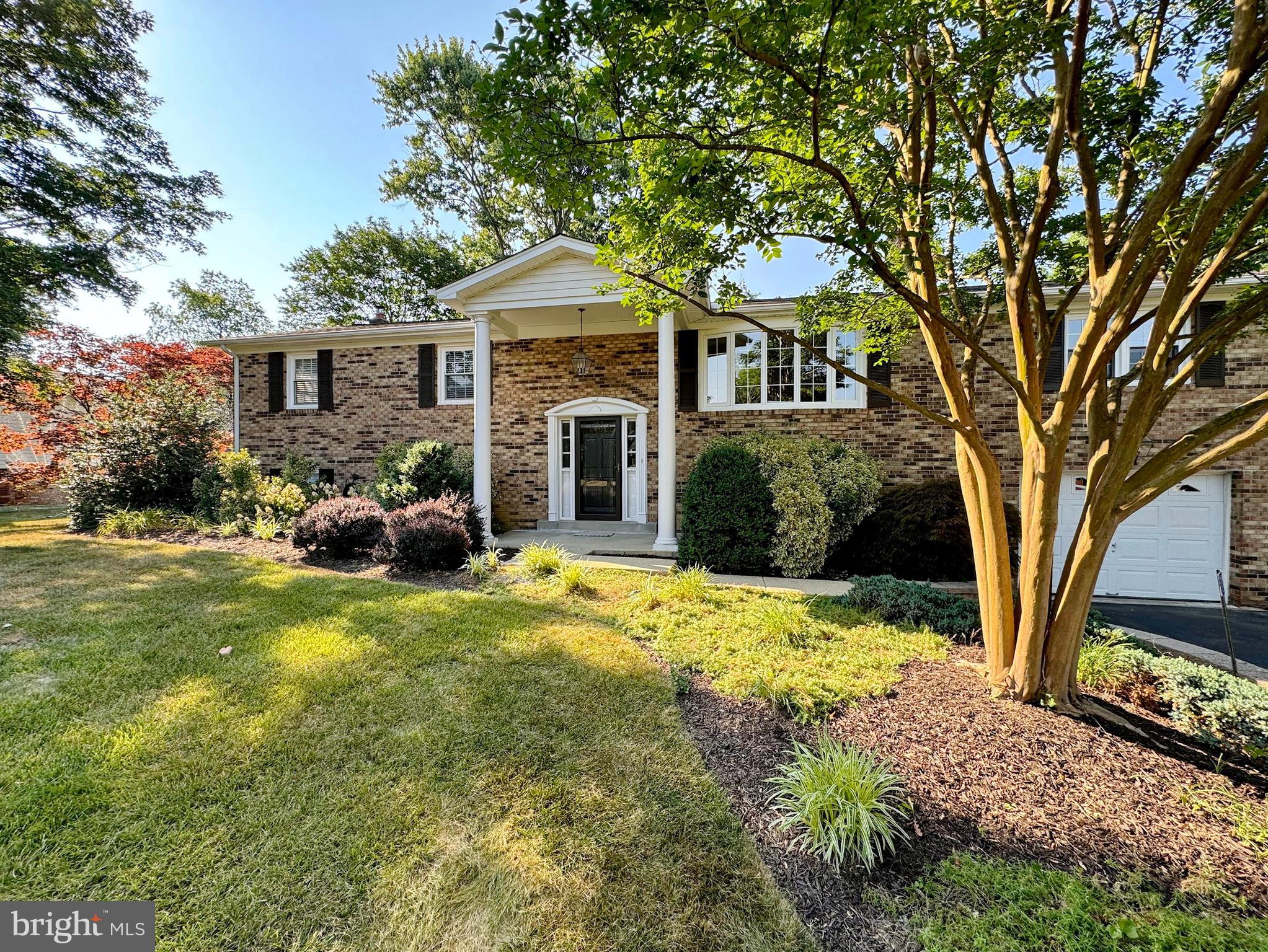 AVON CREST - Residential