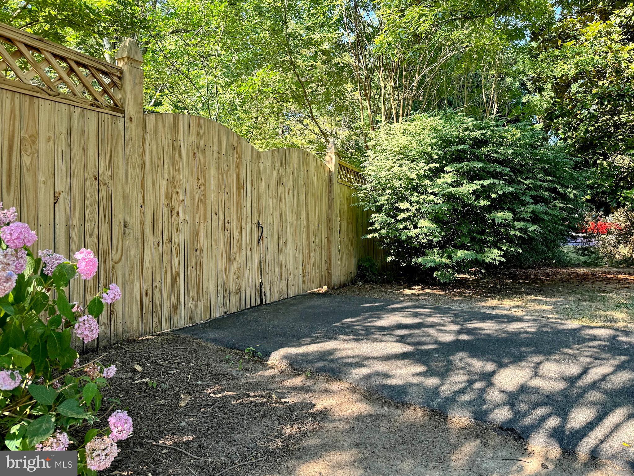 AVON CREST - Residential