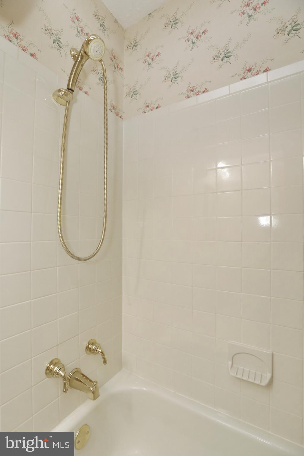 AVON CREST - Residential