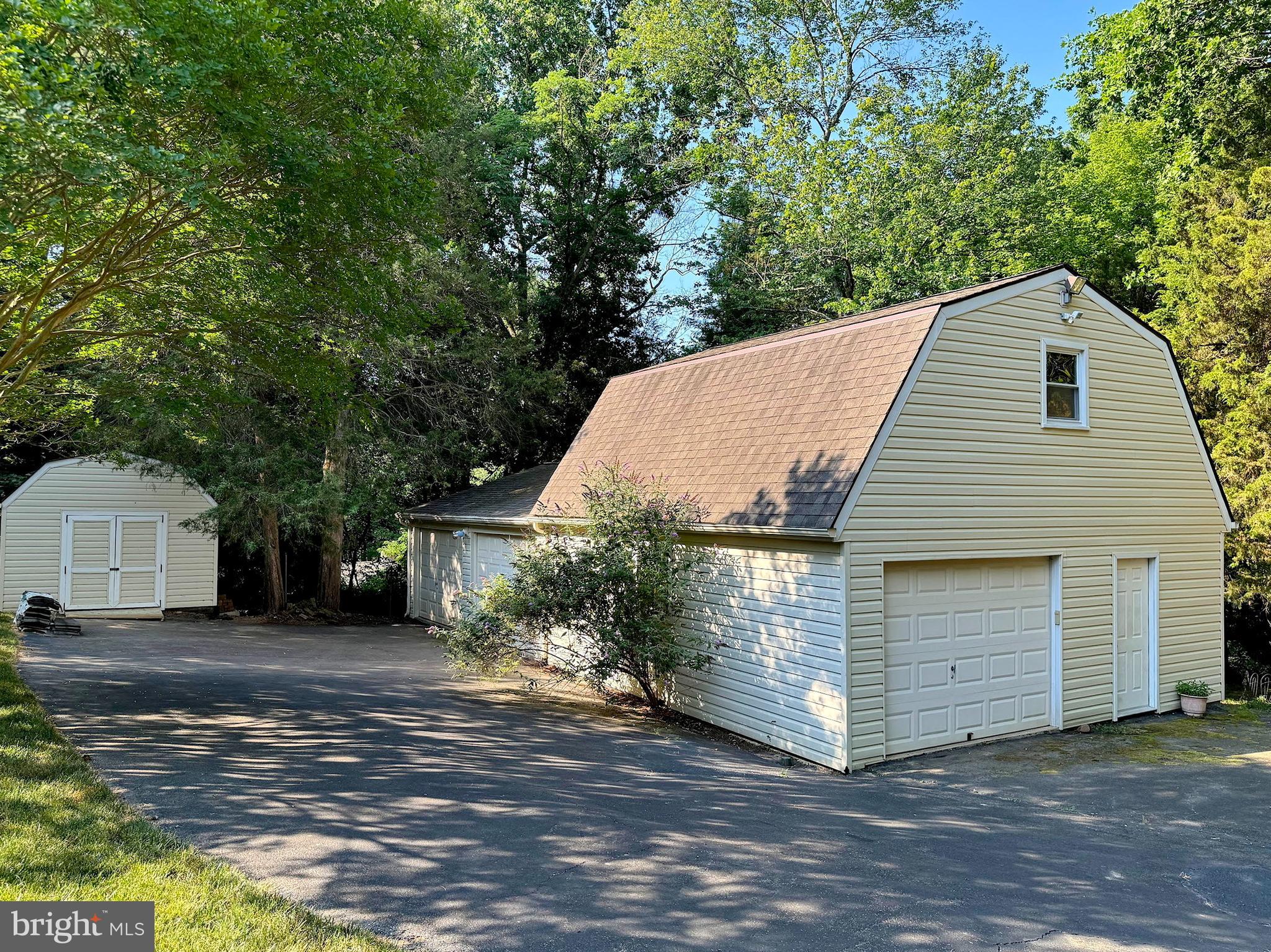 AVON CREST - Residential