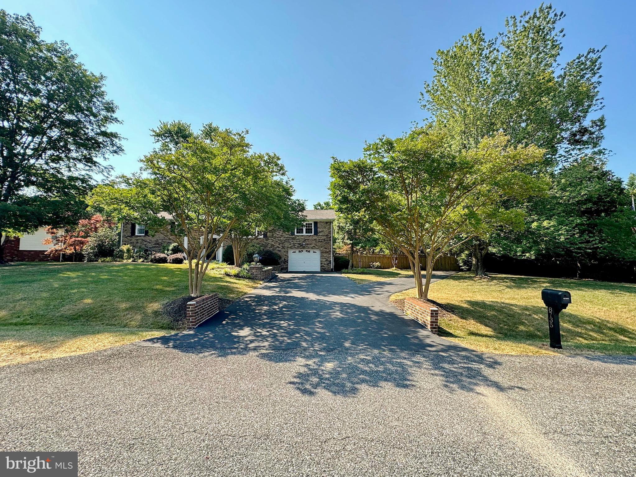 AVON CREST - Residential