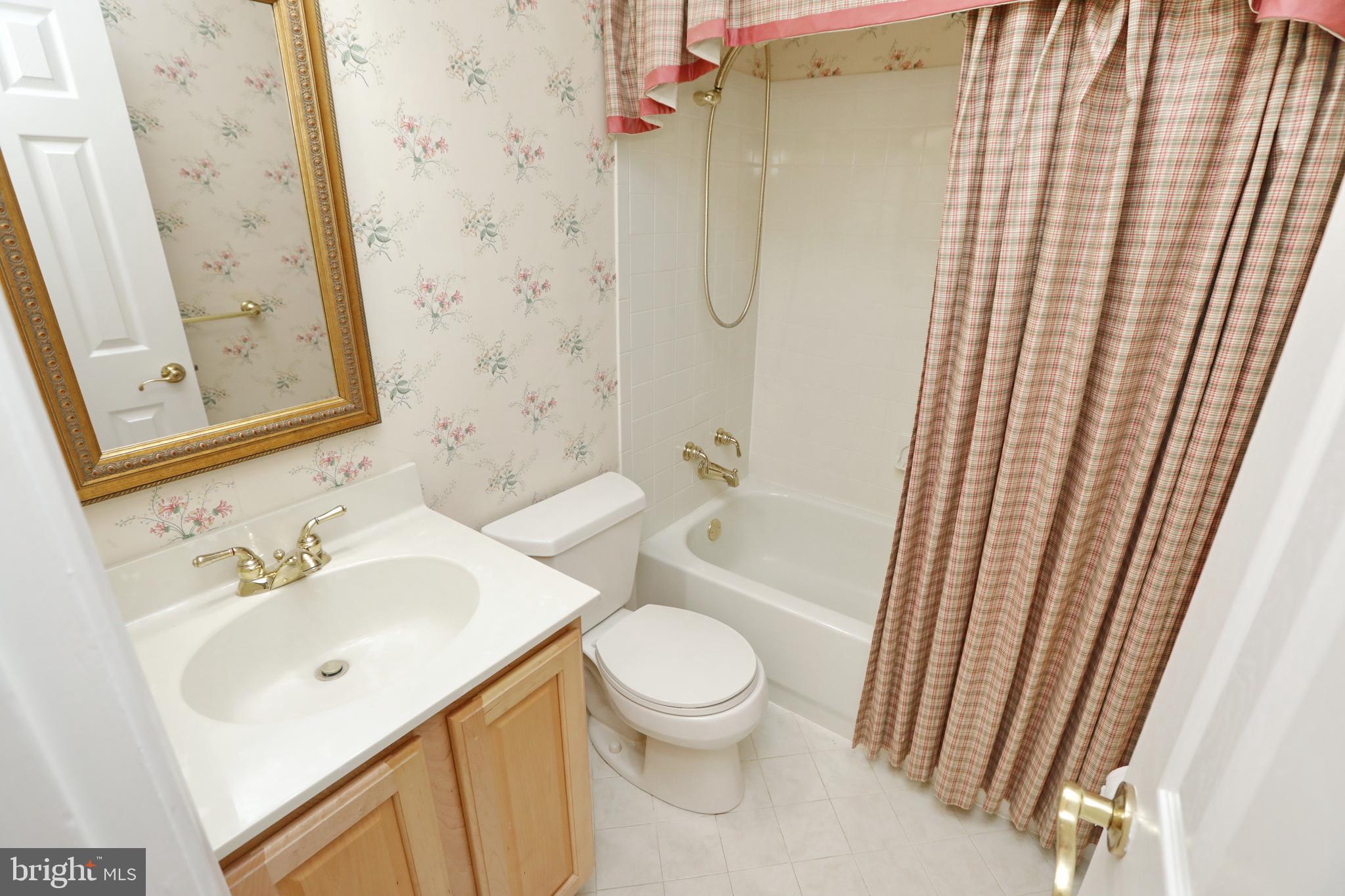 AVON CREST - Residential