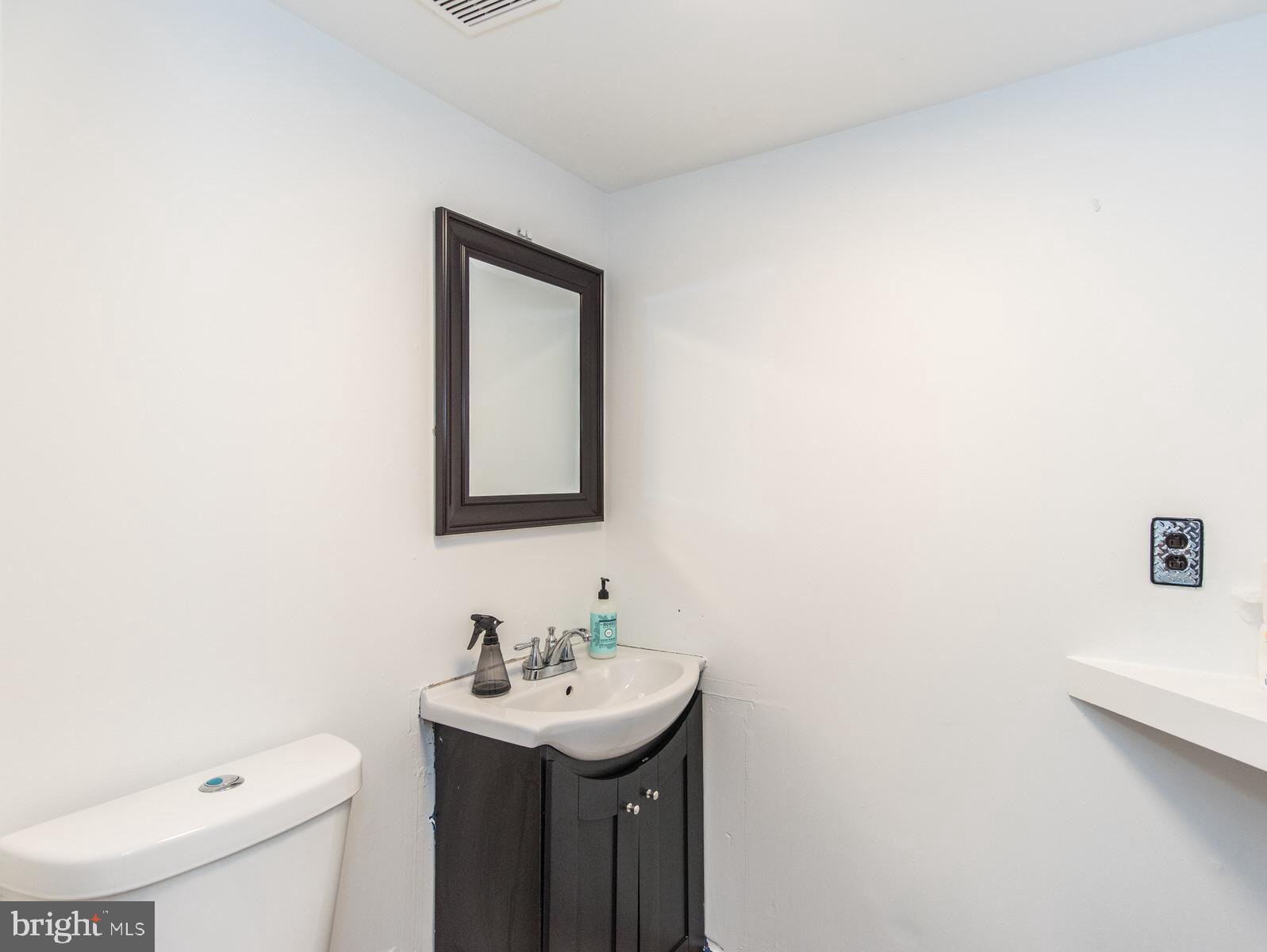 BELLS CORNER - Commercial Sale