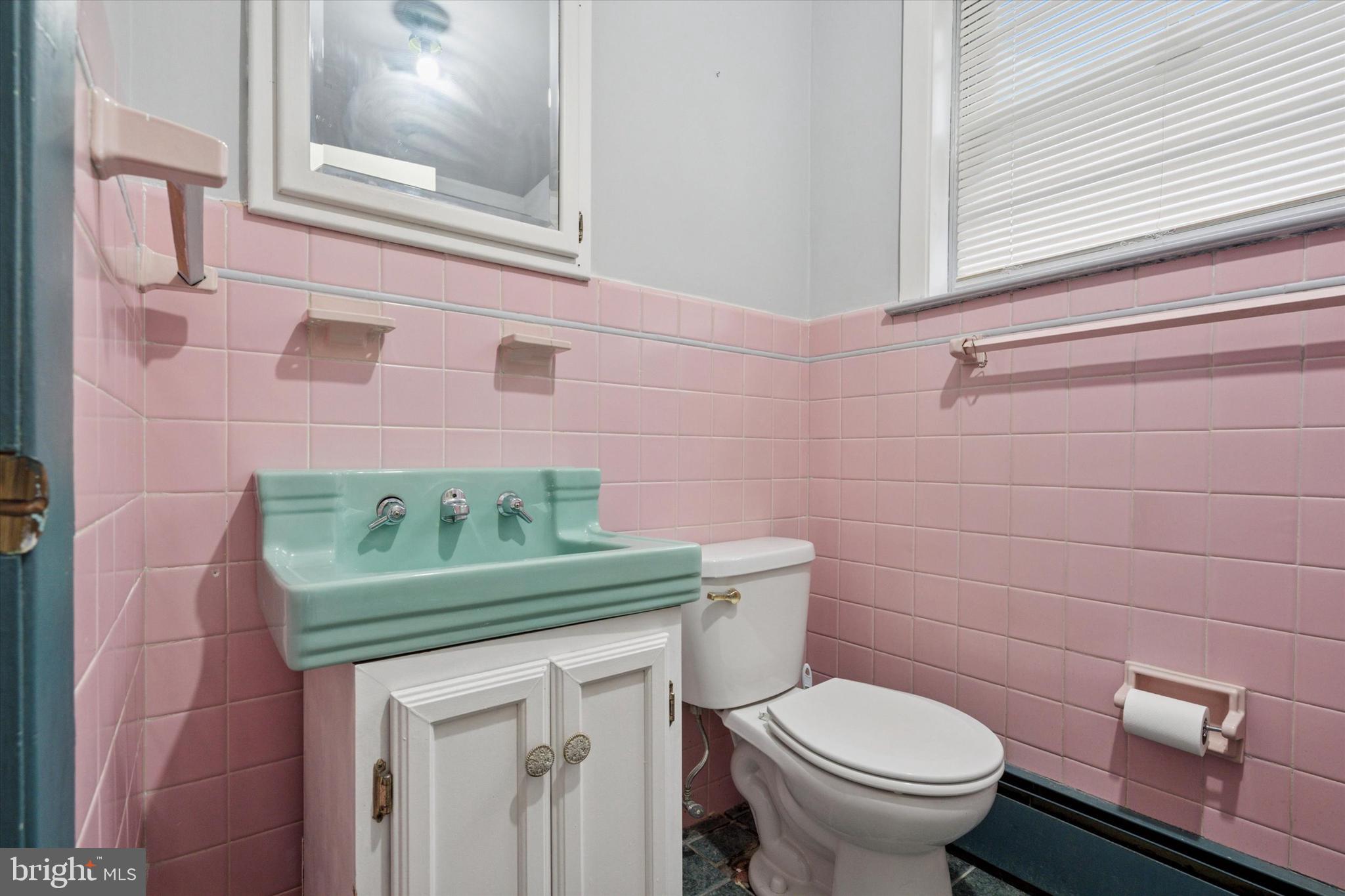 CHELTENHAM - Commercial Sale