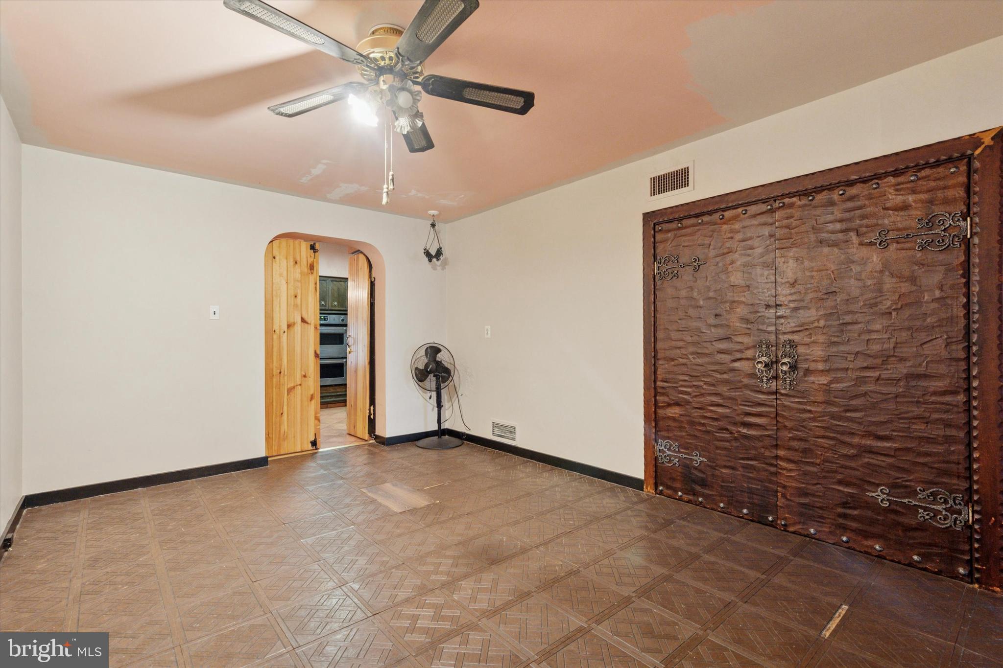 CHELTENHAM - Commercial Sale