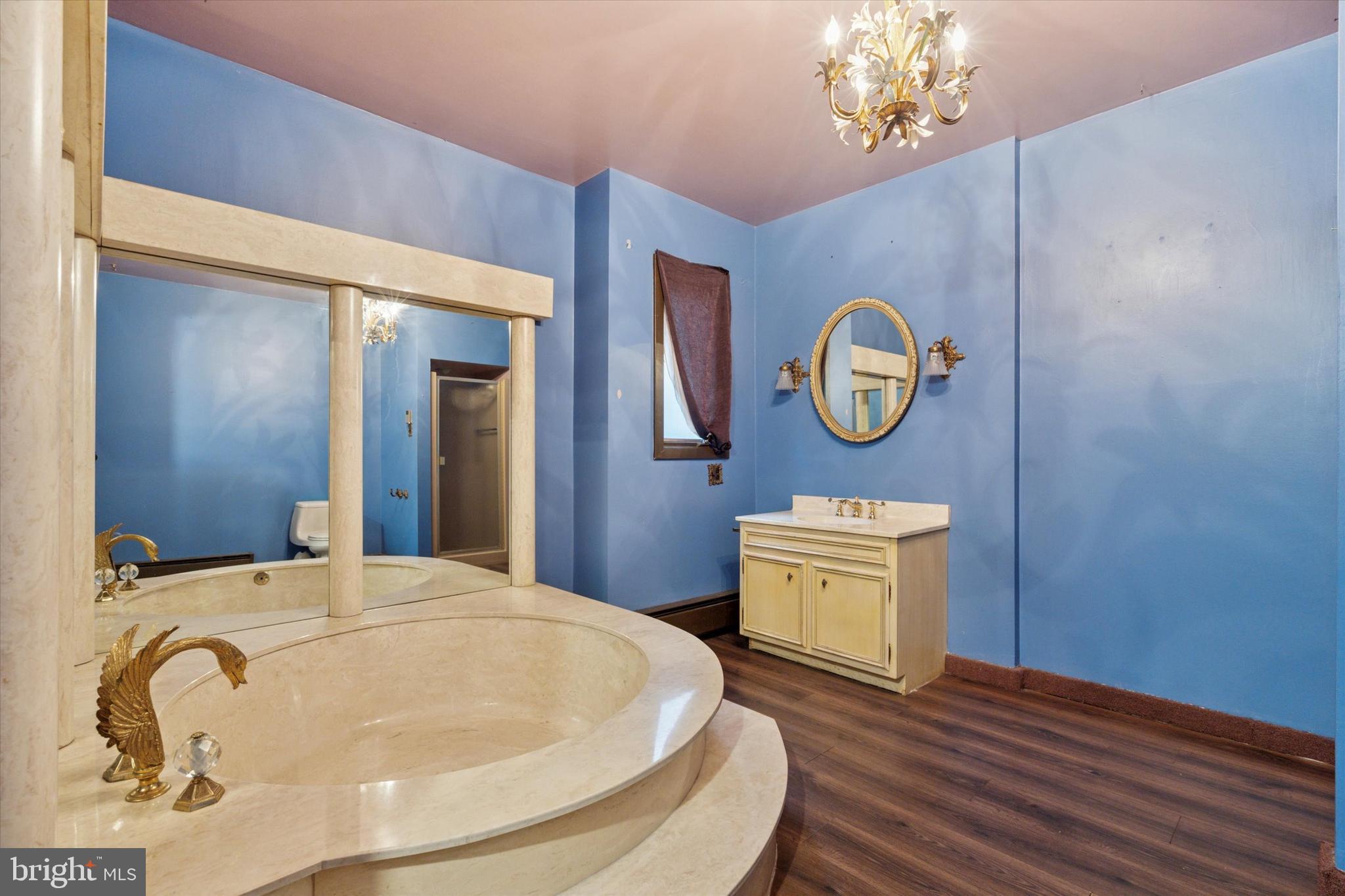 CHELTENHAM - Commercial Sale