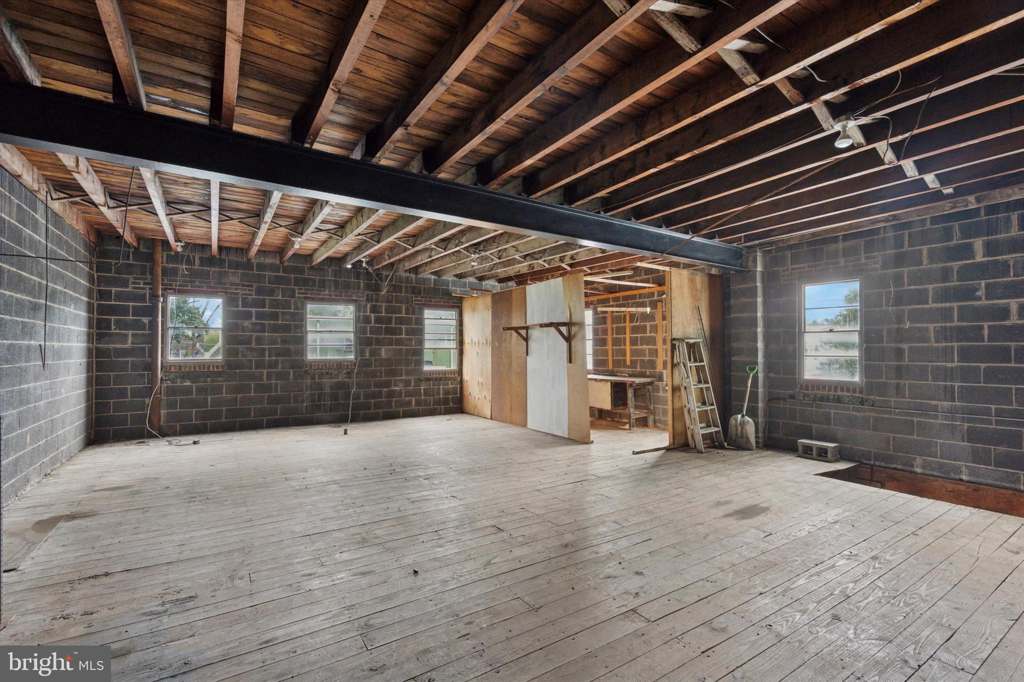 CHELTENHAM - Commercial Sale