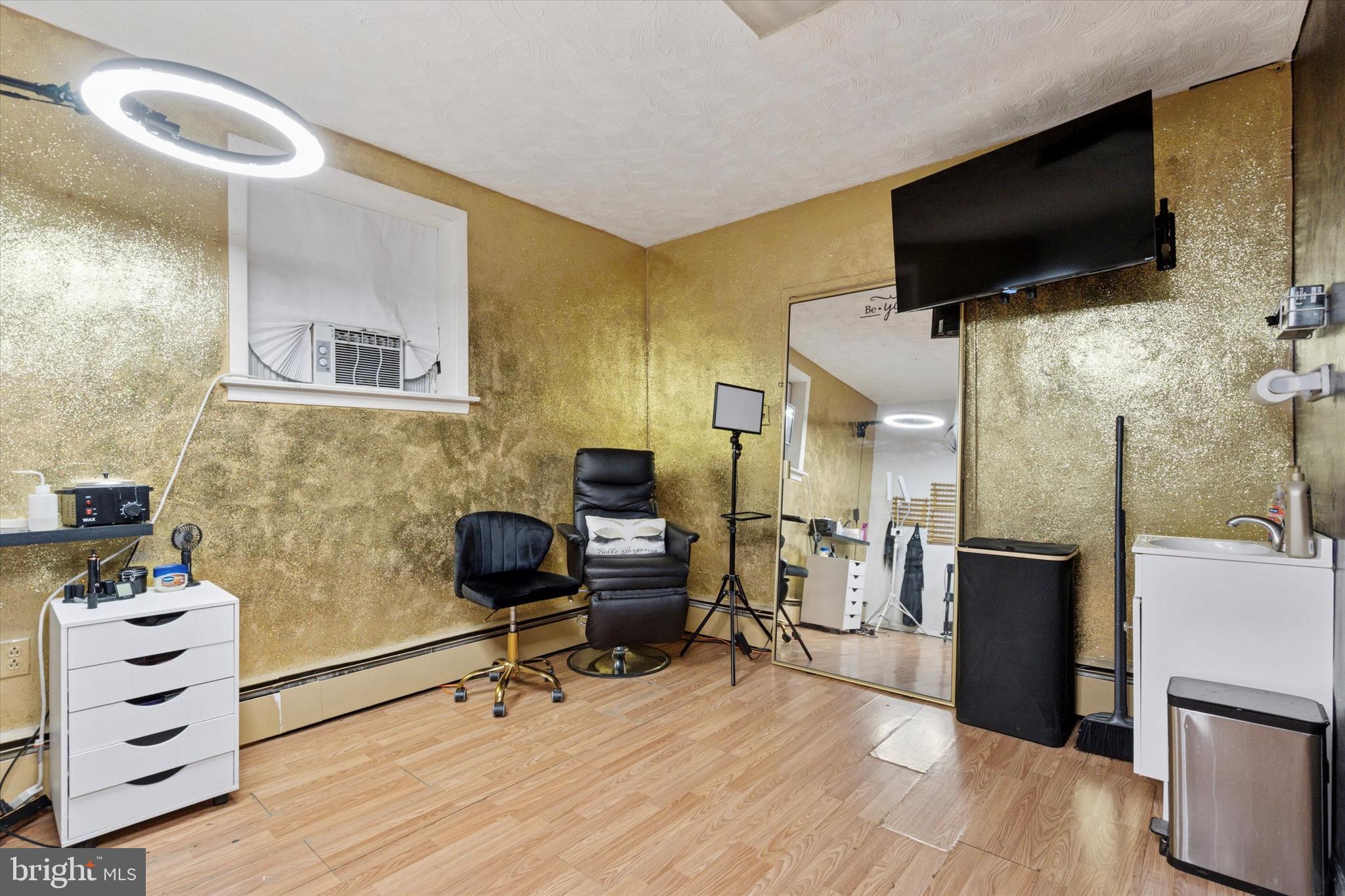 CHELTENHAM - Commercial Sale