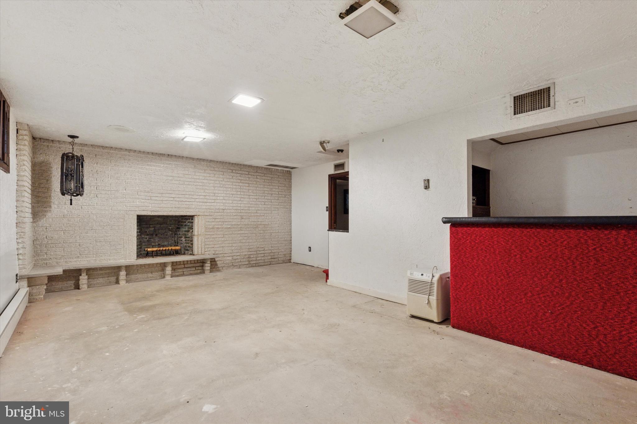 CHELTENHAM - Commercial Sale