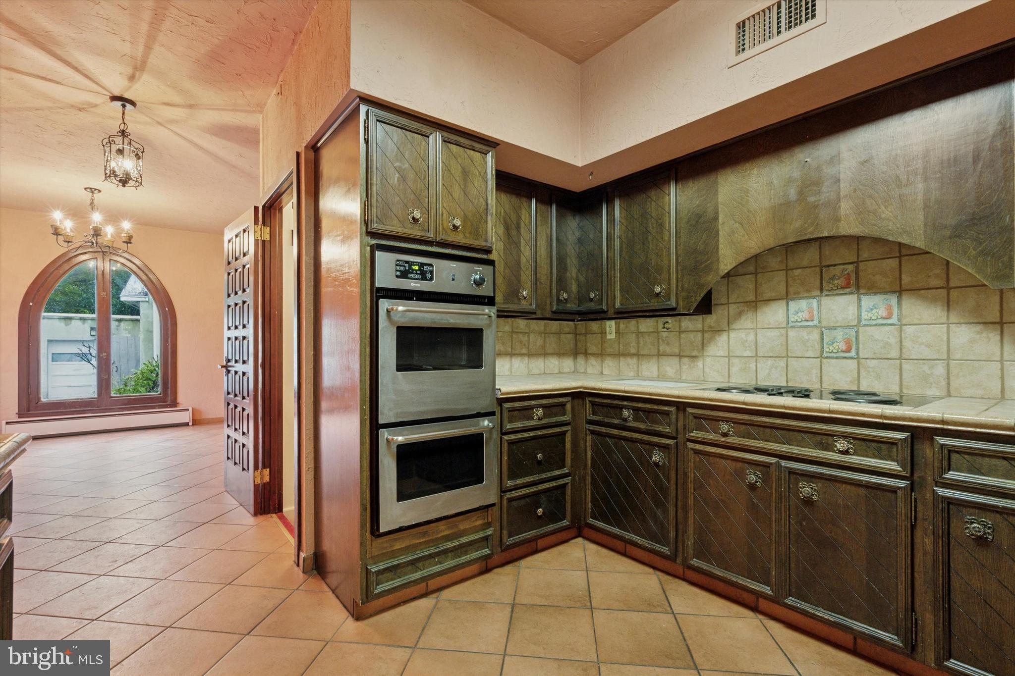 CHELTENHAM - Commercial Sale