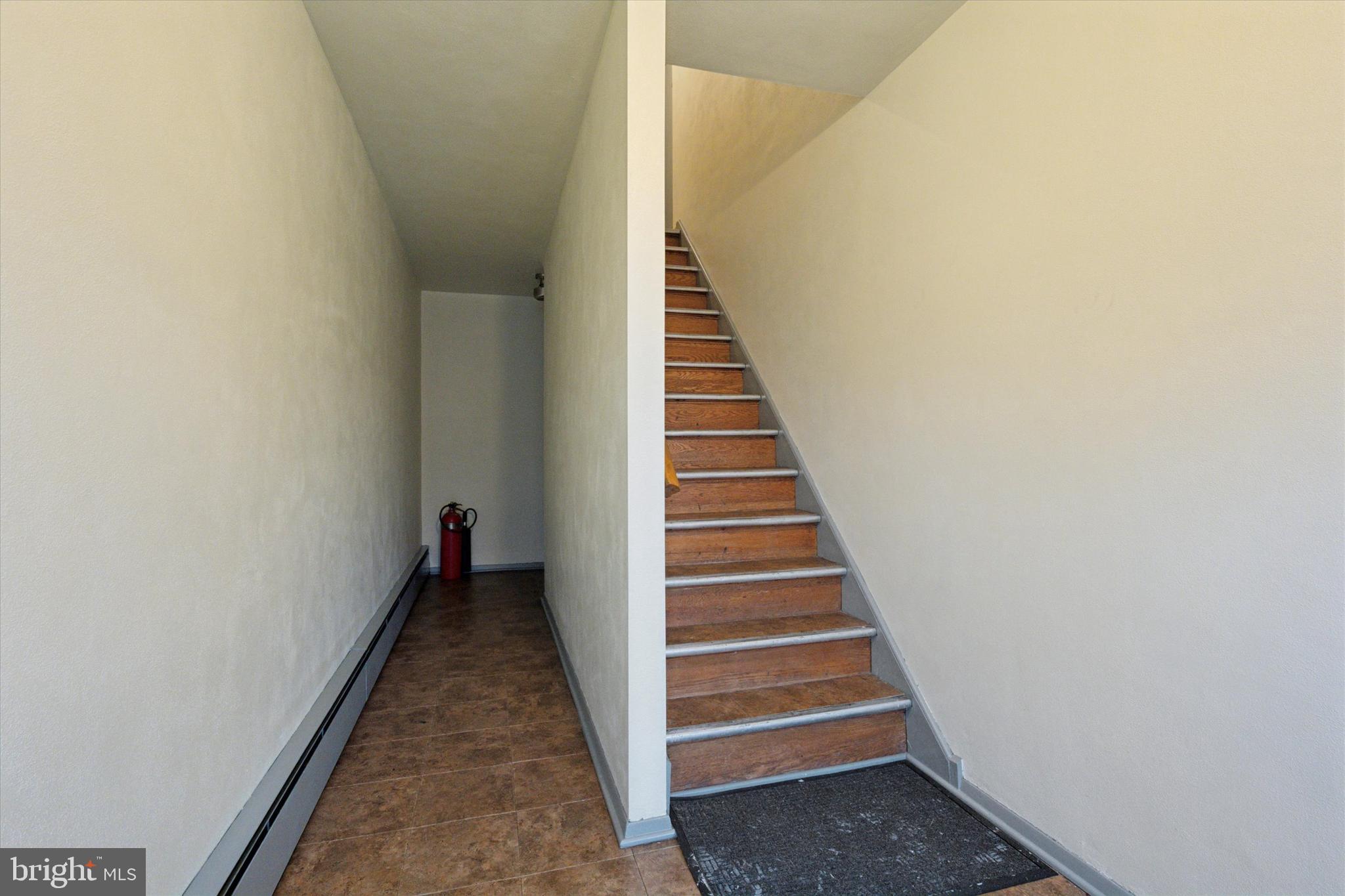 CHELTENHAM - Commercial Sale