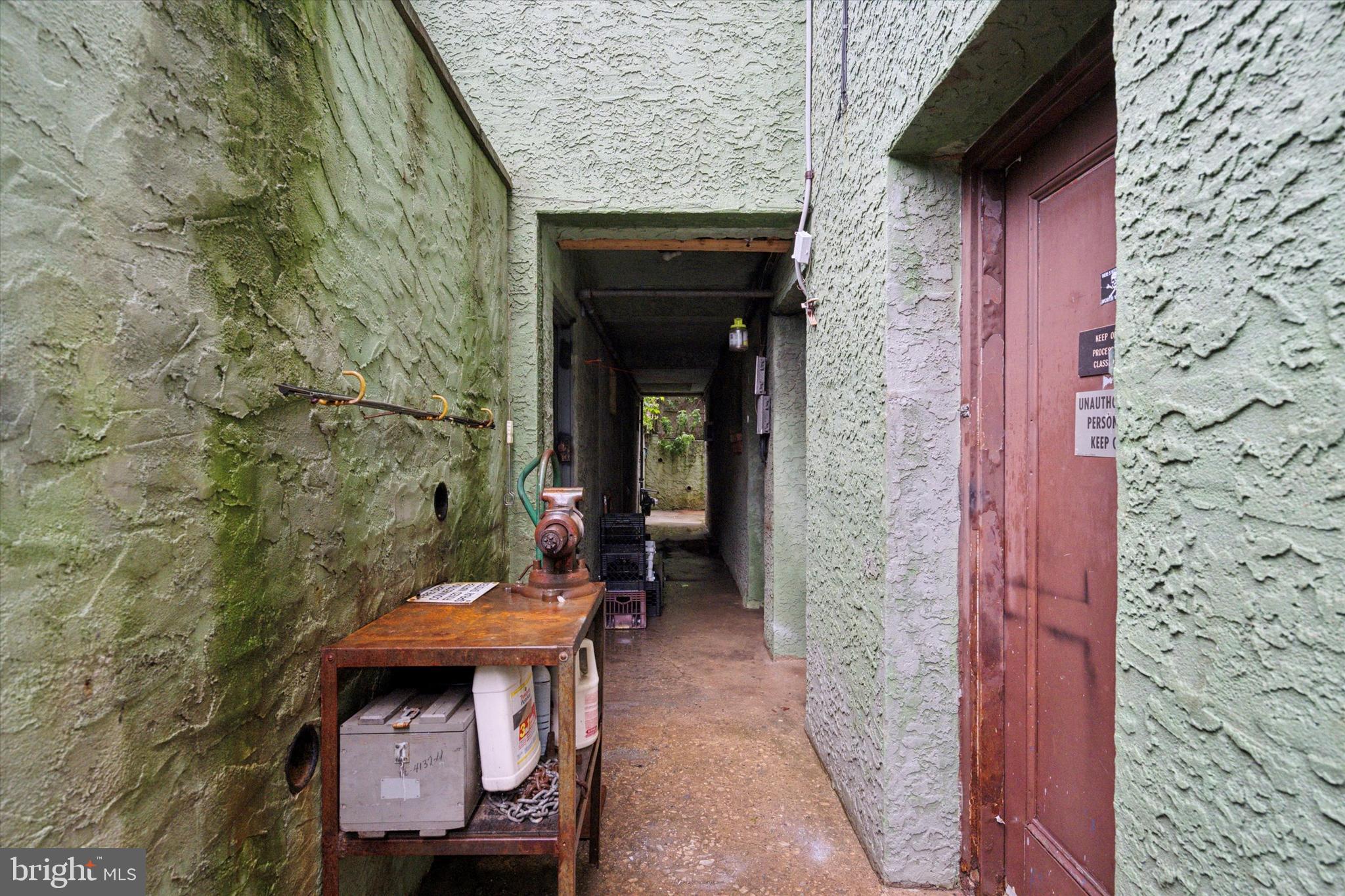 CHELTENHAM - Commercial Sale