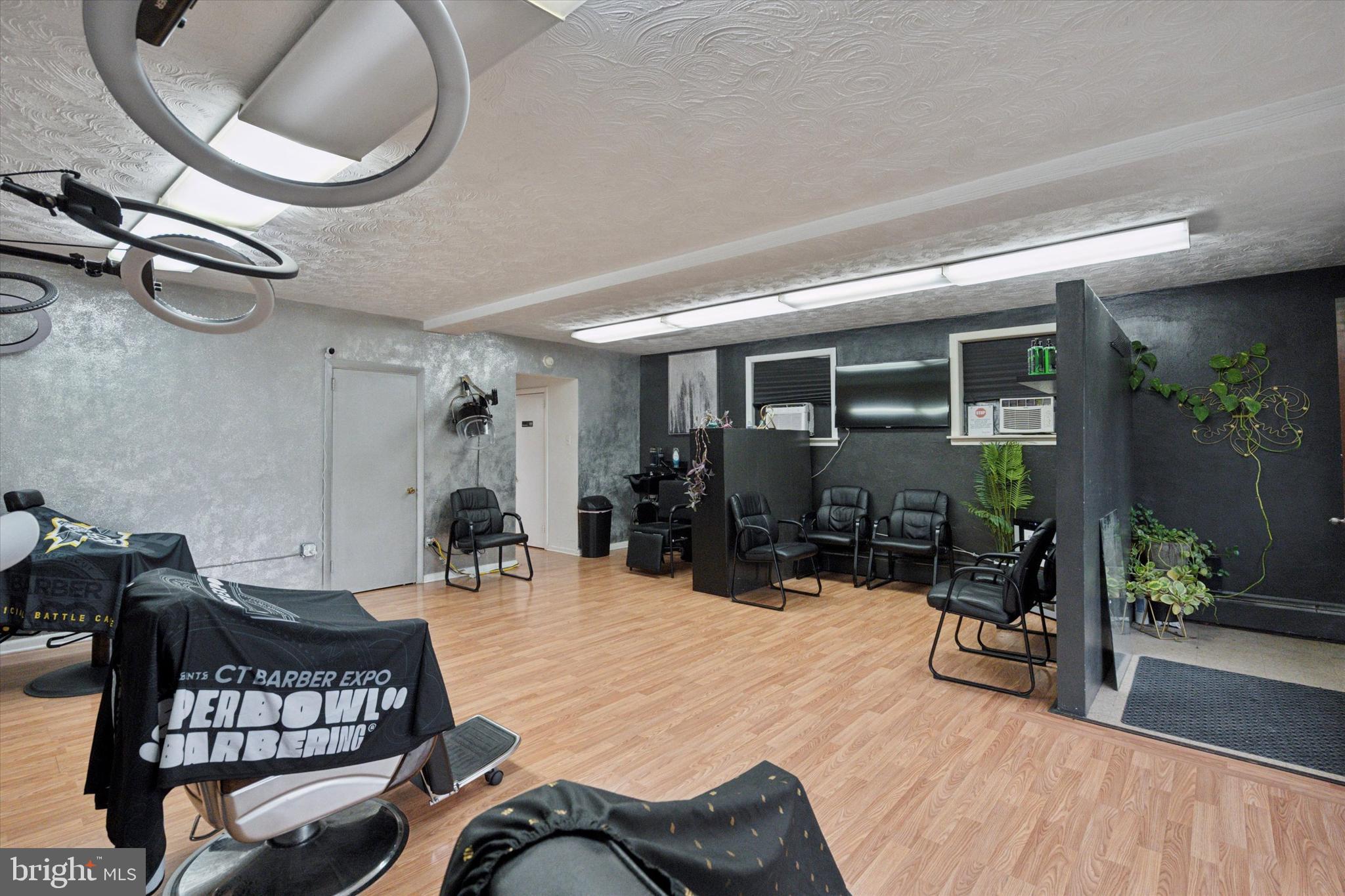 CHELTENHAM - Commercial Sale