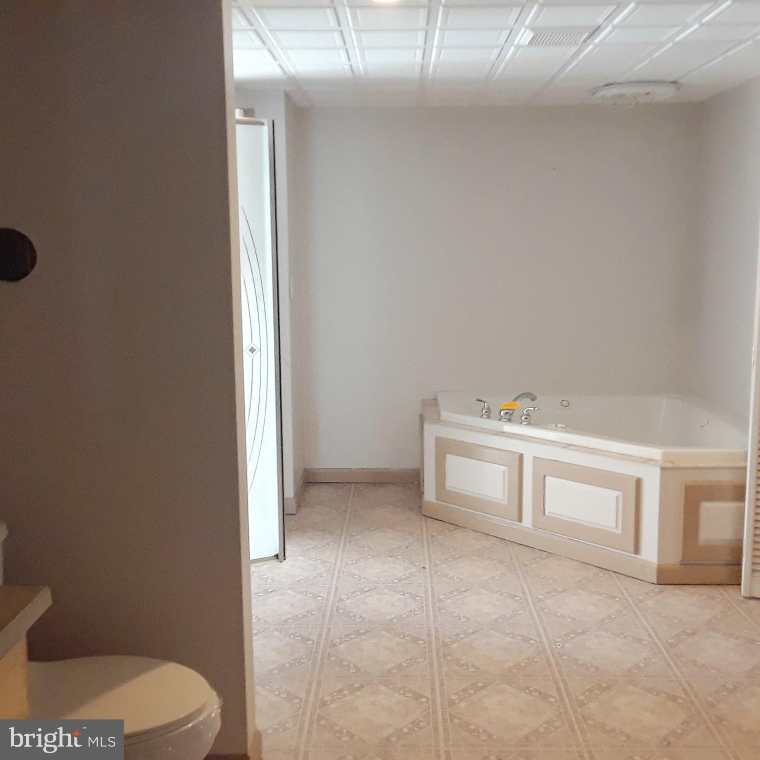 SHORELAND - Residential