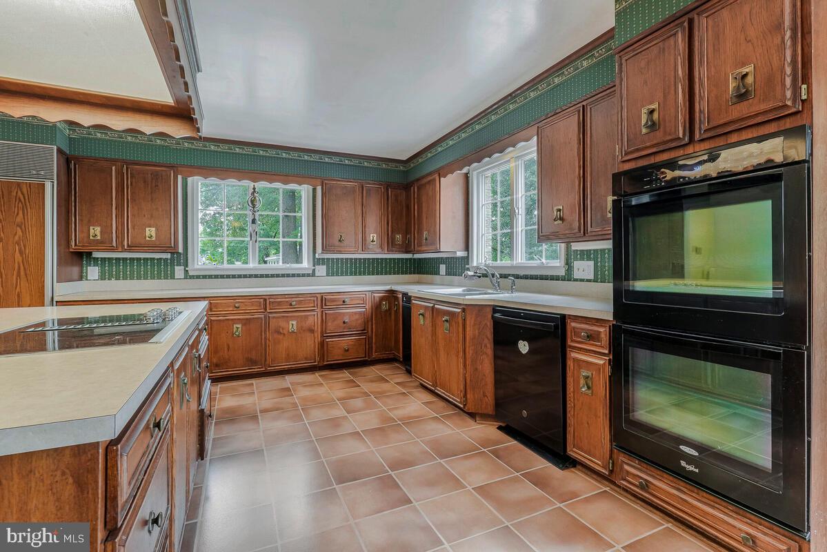 ANDREWS MANOR - Residential