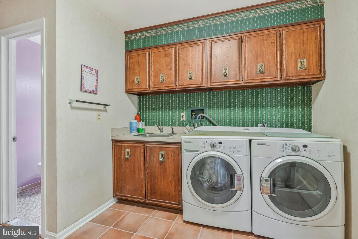 ANDREWS MANOR - Residential