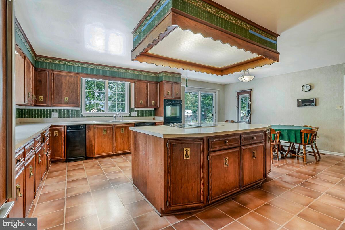 ANDREWS MANOR - Residential