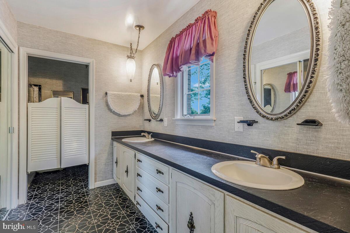 ANDREWS MANOR - Residential