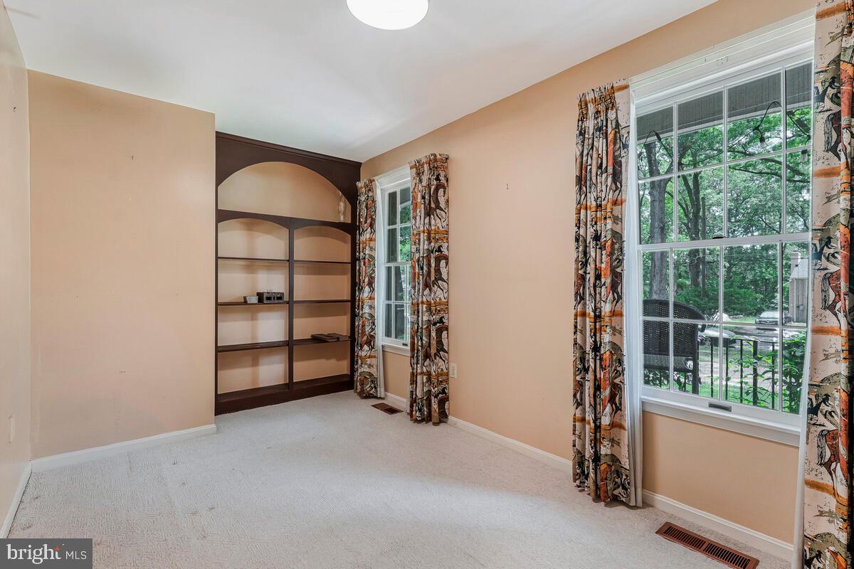 ANDREWS MANOR - Residential