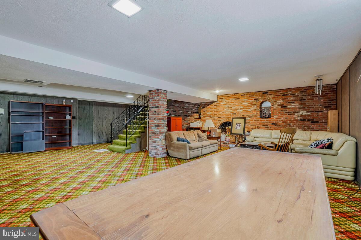 ANDREWS MANOR - Residential