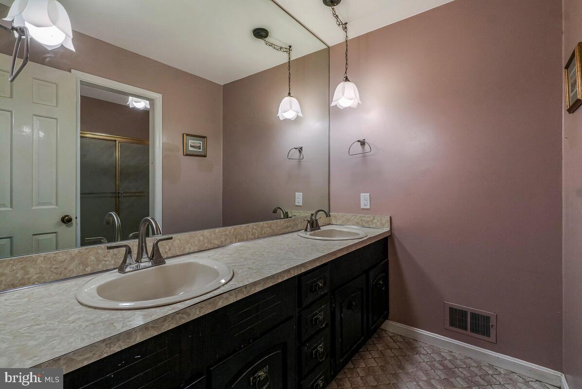 ANDREWS MANOR - Residential