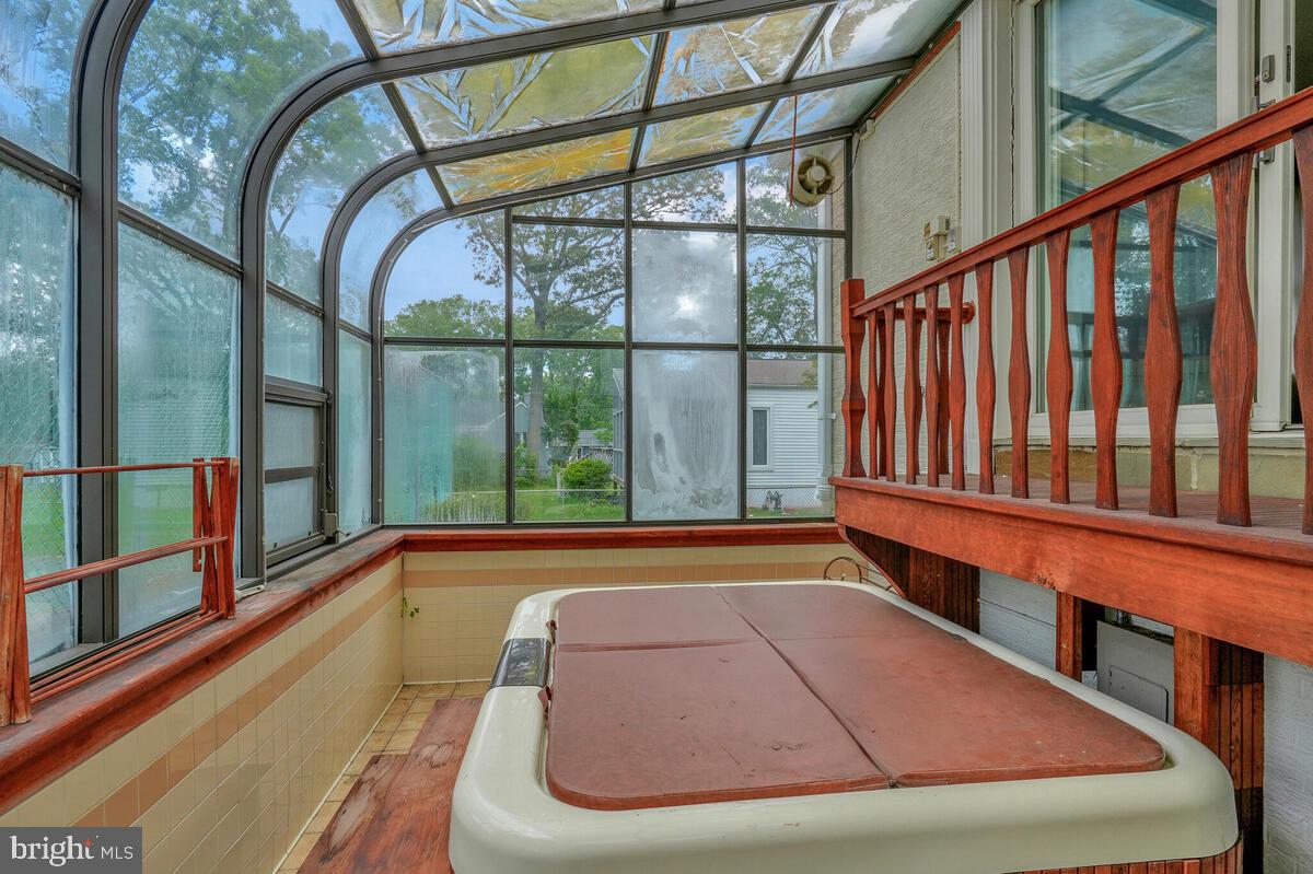 ANDREWS MANOR - Residential