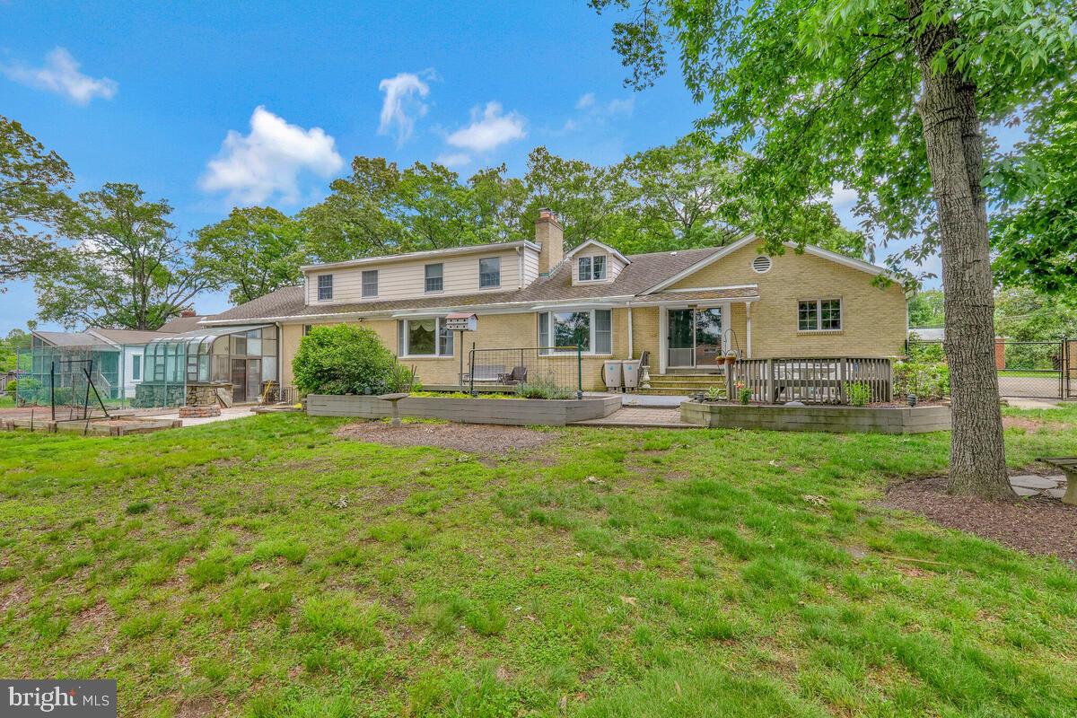 ANDREWS MANOR - Residential