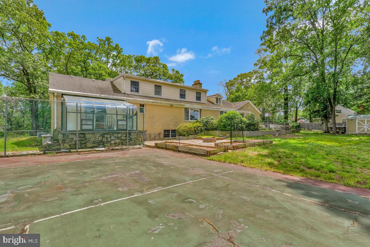 ANDREWS MANOR - Residential