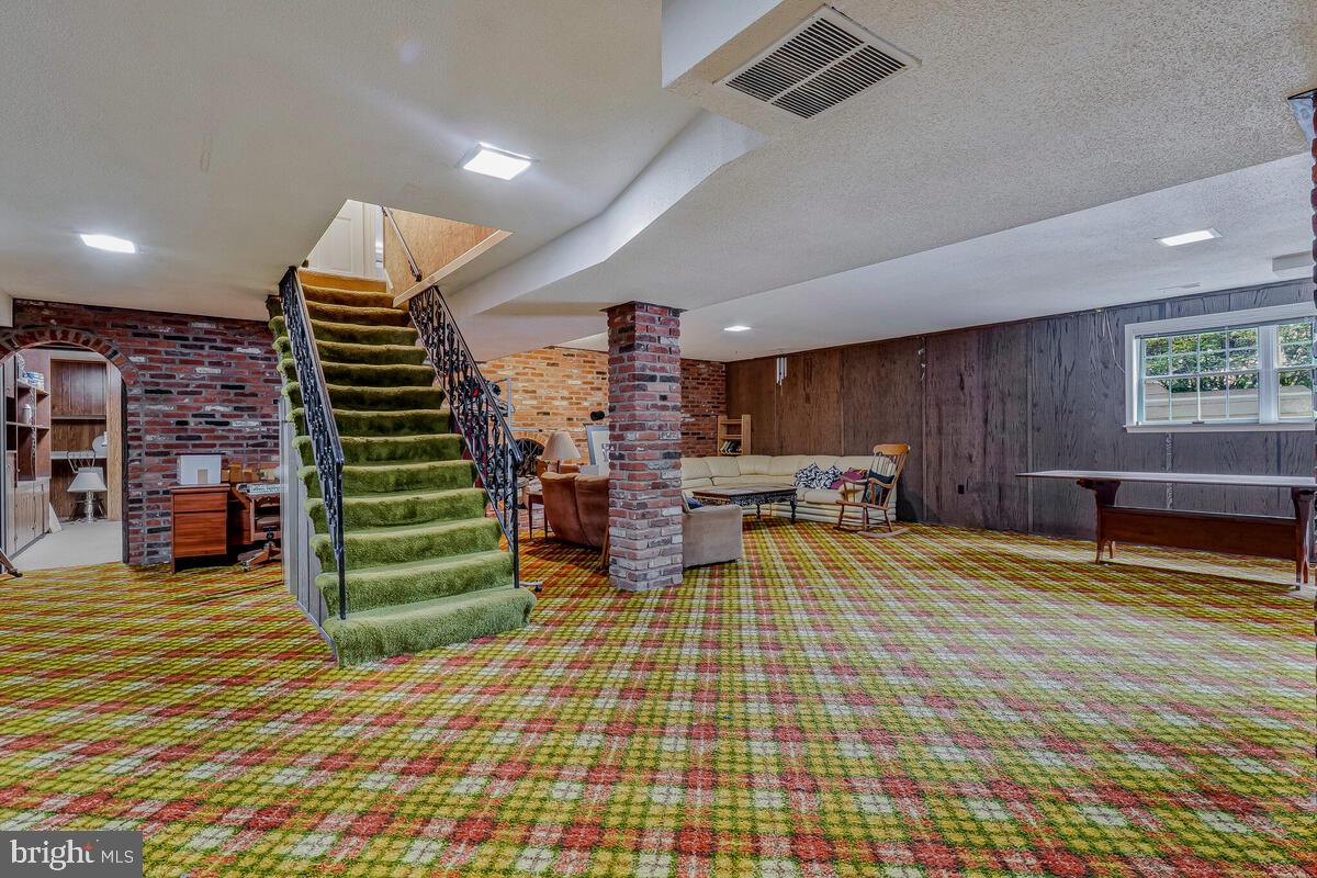 ANDREWS MANOR - Residential