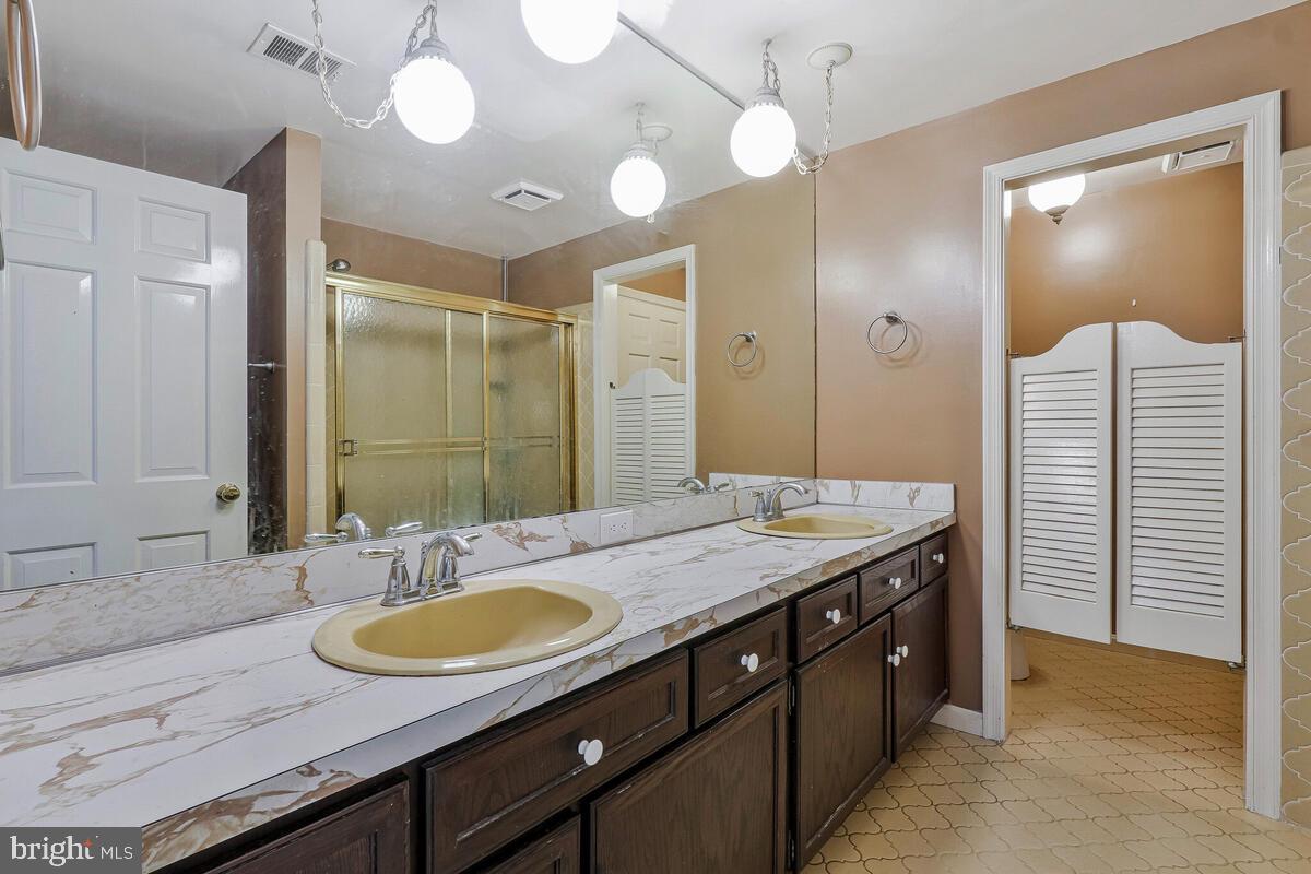 ANDREWS MANOR - Residential