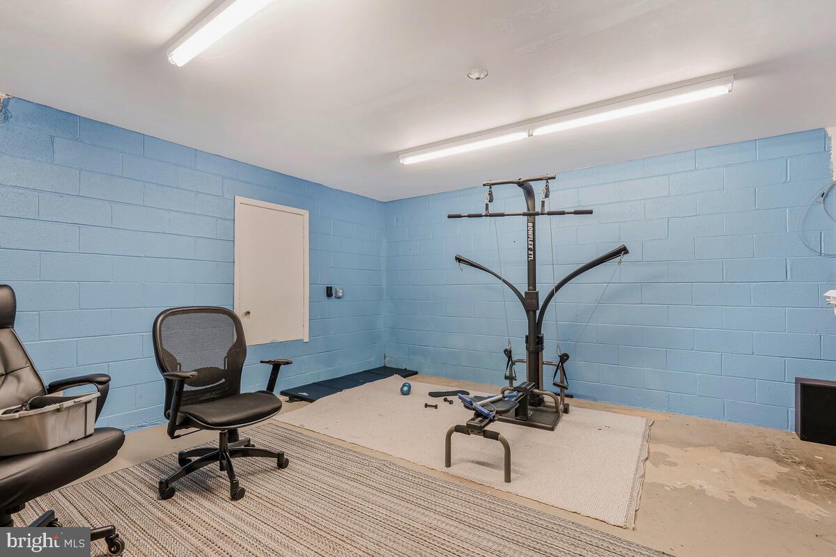 ANDREWS MANOR - Residential