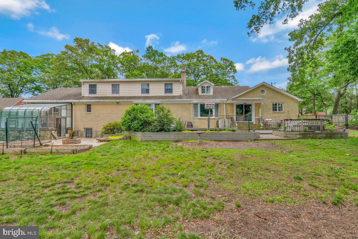 ANDREWS MANOR - Residential