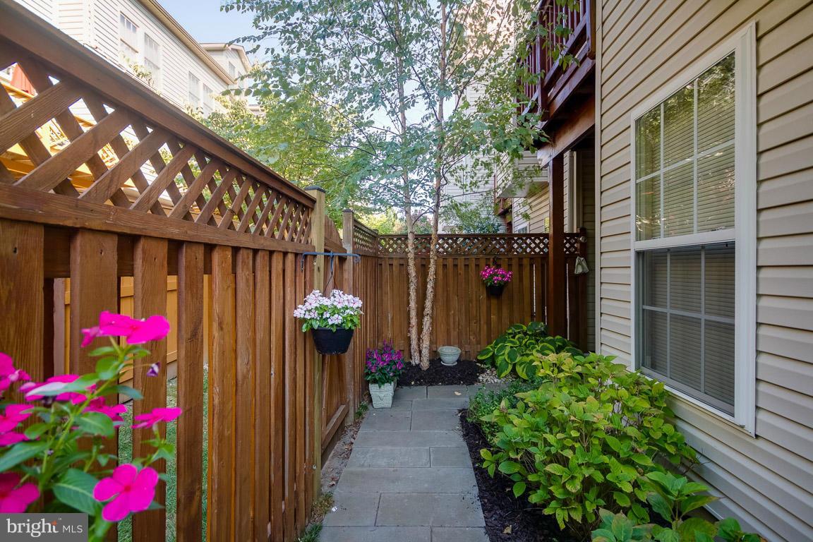 CAMERON STATION - Residential