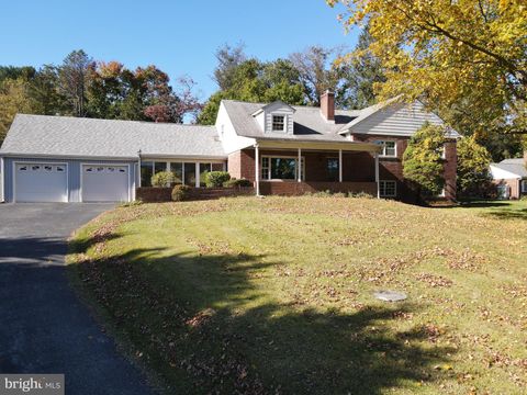 Photo of 666 E Lafayette Drive, WEST CHESTER, PA 19382 (MLS # PACT2112396) Photo of 666 E Lafayette Drive, WEST CHESTER, PA 19382 (MLS # PACT2112396)