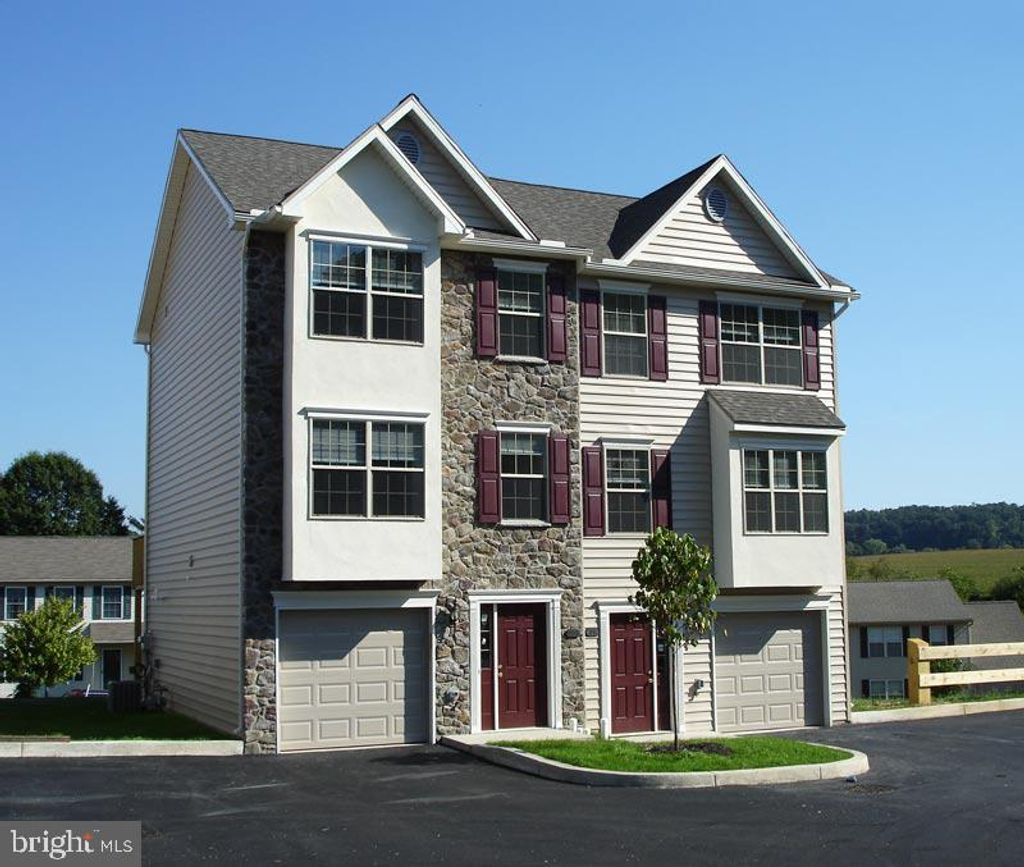 Photo of 8 Shady Tree Ct, YORK, PA 17402 (MLS # PAYK2100538)