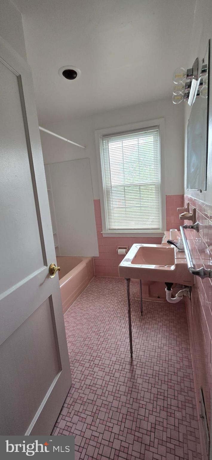 LOCH RAVEN MANOR - Residential Lease