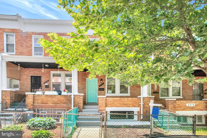 Just fully renovated townhome. Charm, character and design is what makes this home special.  the open floor plan,  recessed lighting as well as tons of natural light. Chef's design kitchen with all new stainless steel appliances, quartz countertops. Walk out onto the deck overlooks a yard for summertime fun.  Fully finished basement with modern full bath,  a lot more to see ...