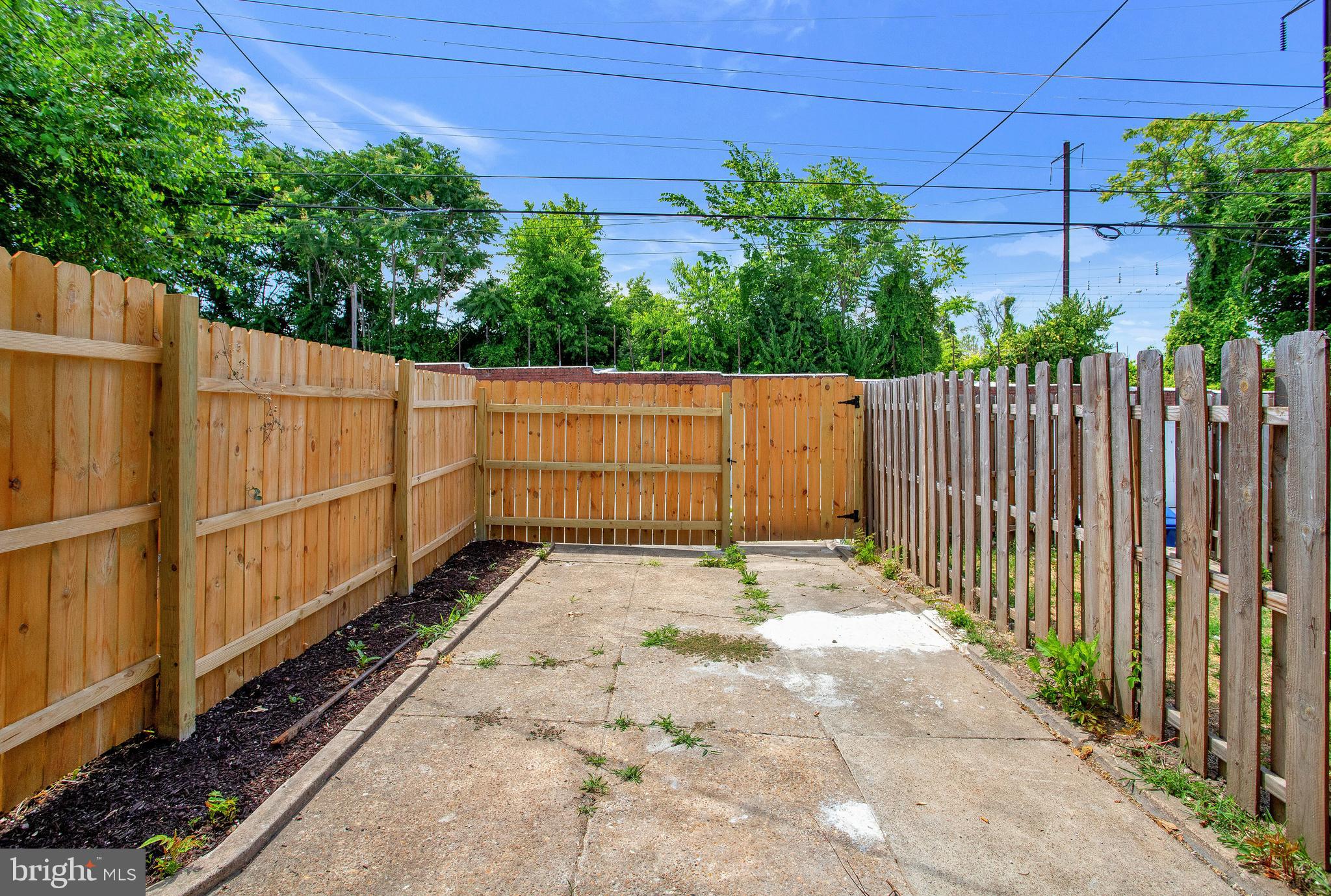 EAST BALTIMORE MIDWAY - Residential