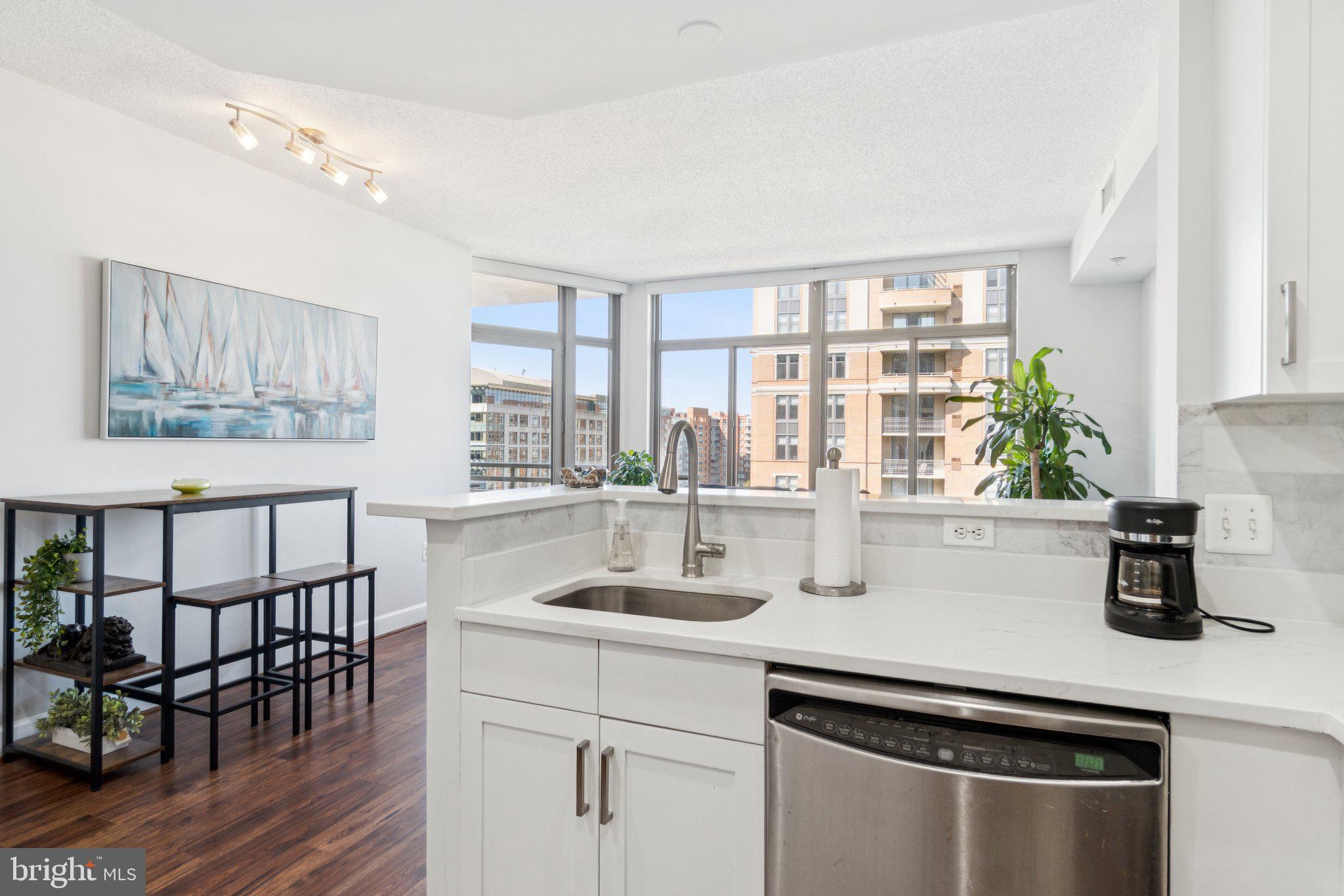 ECLIPSE ON CENTER PARK - Residential