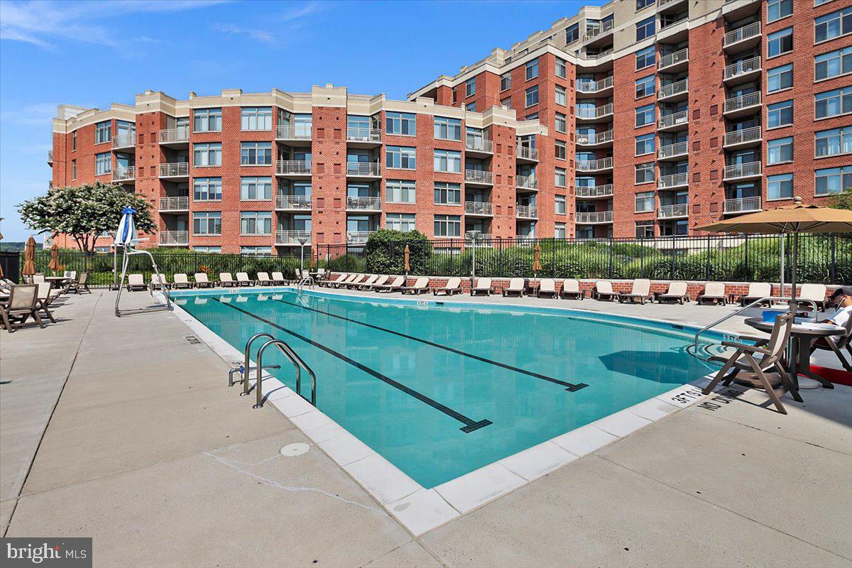 ECLIPSE ON CENTER PARK - Residential