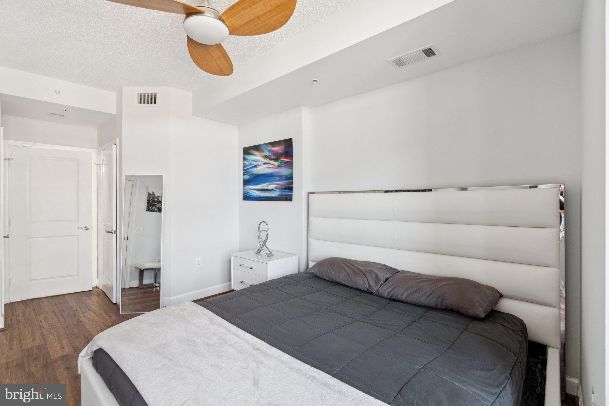 ECLIPSE ON CENTER PARK - Residential