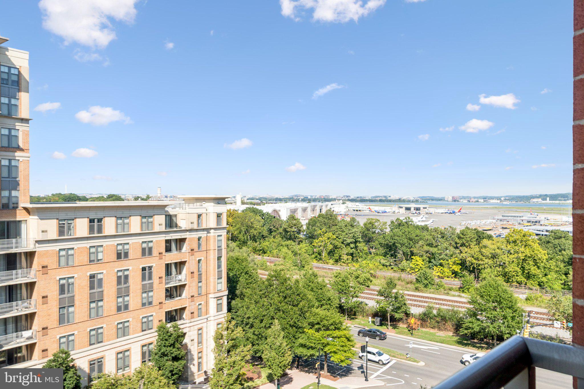 ECLIPSE ON CENTER PARK - Residential