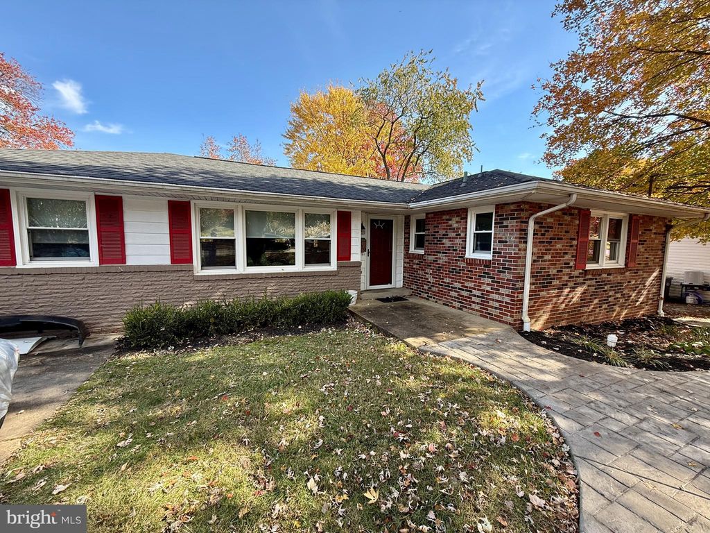 Photo of 6619 Beddoo Street, ALEXANDRIA, VA 22306 (MLS # VAFX2277304)