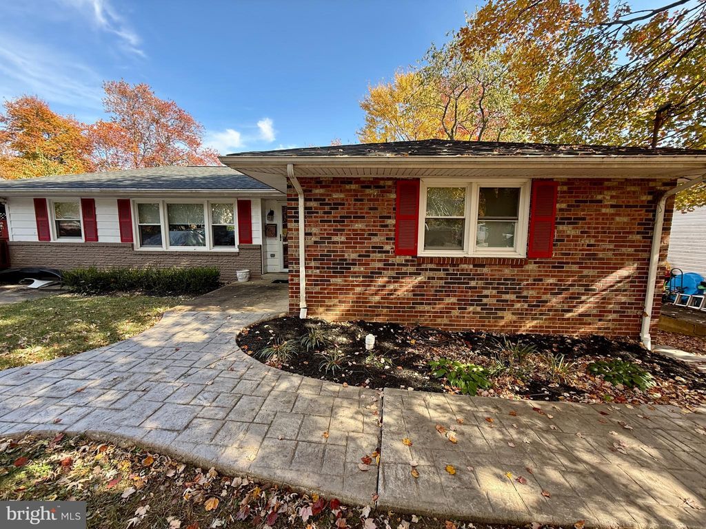Photo of 6619 Beddoo Street, ALEXANDRIA, VA 22306 (MLS # VAFX2277304)