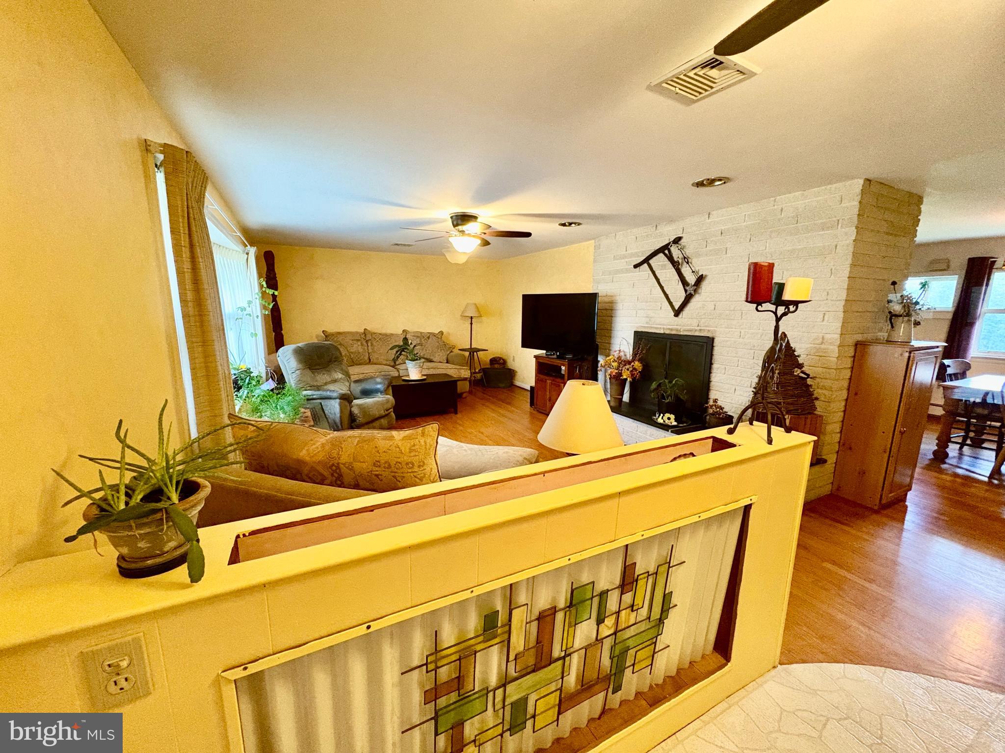 2460 HONEYSUCKLE LANE