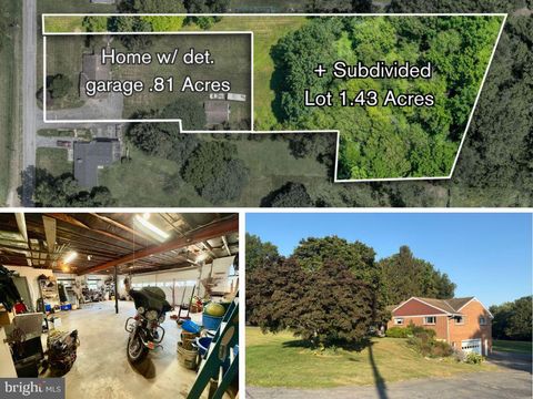 2460 HONEYSUCKLE LANE LANCASTER PA 17603