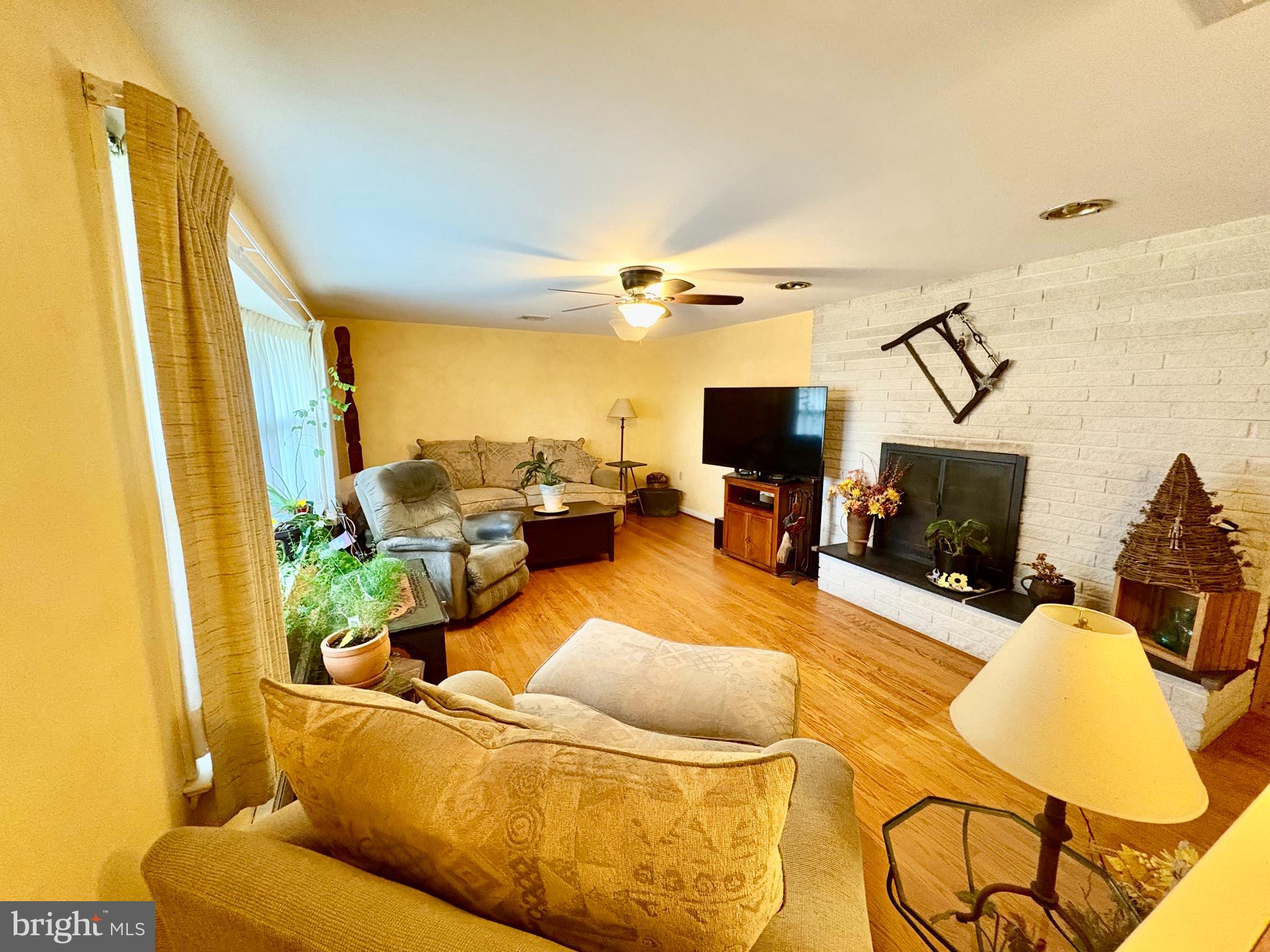 2460 HONEYSUCKLE LANE