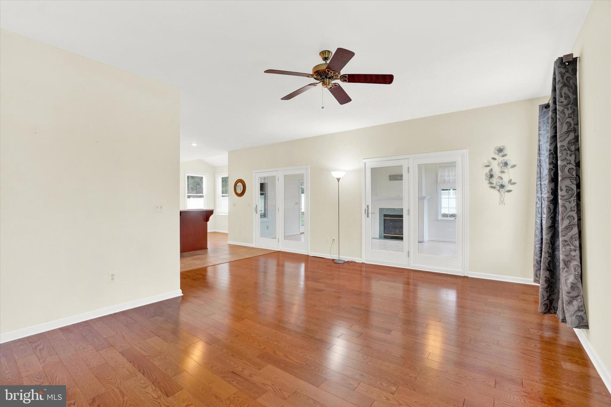 COUNTRY CLUB VIEW - Residential